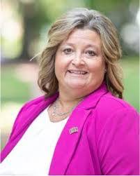 Amy Toth's Instagram, Twitter & Facebook