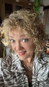 Compliant curly hairstyles for a good day