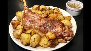 Recette Ideale Pour Le Ramadan La Cuisse De Dinde Au Four Accompagnee De Ses Pommes De Terre Youtube