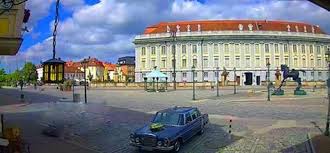 Hochzeit Feiern In Ansbach Heiraten Brautauto Vor Dem Schloss Und Hotel Platengarten Zwischen Hochzeit Feiern Standesamtliche Hochzeit Kirchliche Trauung