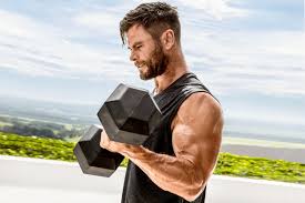 Chris hemsworth)‏، هو ممثل أسترالي من مواليد (11 أغسطس 1983). Thor Images Reveal How Massive Chris Hemsworth Is Man Of Many