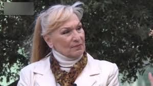 Στο λοιπόν και στην ρενέ σαραντινού έδωσε συνέντευξη η σόφη ζαννίνου, όπου μίλησε μεταξύ άλλων για την αυστηρή πειθαρχία που ακολουθεί λόγω του πατέρα της. Sofh Zanninoy O 8anashs Beggos Htan San Deyteros Pateras Moy Zappit