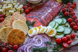 We deliver a masterclass in controlling the temperature, atmosphere and elements that create our unique taste and exquisite smoked salmon. Low Carb Smoked Salmon Board Bonappeteach