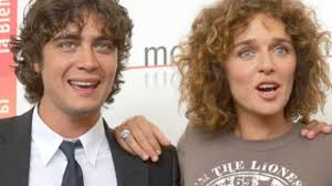 Valeria golino is proud of her second movie as a director, euphoria, starring two important names of contemporary italian cinema, valerio mastandrea and her former partner riccardo scamarcio. Liti Di Gelosia Tra Valeria Golino E Riccardo Scamarcio Tutto Per Lei