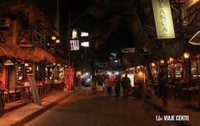 Guía para viajar a Montañita – Al Revés Viajando