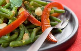 Haricots Verts Et Poivrons Aux Amandes Et A La Menthe Recette En 2020 Recette Haricot Vert Haricots Verts Recette Haricot