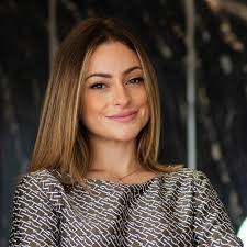 Maxine Hyatt's Instagram, Twitter & Facebook