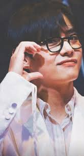 Kim Taehyung Wallpaper If You Want A Wallpaper Of Any Singer Actor Just Send A Message And I Ll Make It