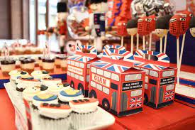 The london party ideas and elements that i adore most from this darling birthday celebration are: London Paris Themed Birthday Party London Theme Parties London Party Birthday Party Themes