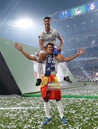 Brilliant bale score liverpool twice as real madrid wins. Real Madrid Celebrate Uefa Champions League Victory In Madrid Photos And Premium High Res Pictures Real Madrid Team Alvaro Morata Real Madrid Champions League