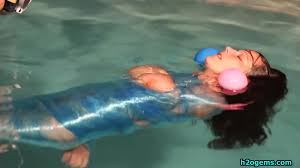 H2ogems - Clingfilm Pool BDSM - Bizarre Restraint