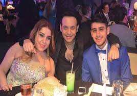 بعد نجاح مسلسل بـ100 وش الذي قامت ببطولته الفنانة نيللي كريم، حلت نيللي ضيفة على برنامج معكم الذي تقدمه الإعلامية منى الشاذلي على قناة cbc، وخلال اللقاء الذي ضم فريق عمل المسلسل أيضًا، استعرض. Ø¨Ø§Ù„ØµÙˆØ± ÙÙ†Ø§Ù†ÙˆÙ† Ù„Ù† ØªØµØ¯Ù‚ Ø£Ù† Ø£Ø¨Ù†Ø§Ø¡Ù‡Ù… Ø£ØµØ¨Ø­ÙˆØ§ Ø´Ø¨Ø§Ø¨ Ø§Ù„Ø´Ø±Ù‚ÙŠØ© ØªÙˆØ¯Ø§ÙŠ