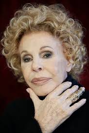 Io sono tutto l'amore che ho dato mare in tempesta e cielo stellato poco prima di uno schianto un sorriso dentro al pianto. Ornella Vanoni Torna Dall 8 Gennaio Con Il Nuovo Singolo Un Sorriso Dentro Al Pianto