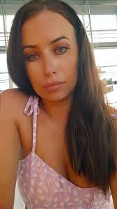 Hiii everyone my partner and I were living in Los cris in 2020 but came  back as there was no jobs in corona Times! I really want to come back does  anyone