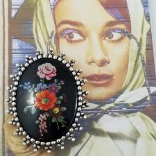 Antique, vintage, designer costume jewelry, fine precious Jewellery.