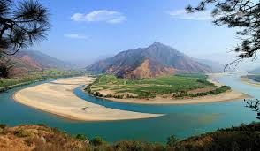 Selain itu, di sepanjang aliran sungai juga menjadi pusat peradaban manusia, yang paling sungai ini dinobatkan sebagai sungai terpanjang di dunia yang kesepuluh, karena memiliki panjang mencapai 4.444 km. Beginilah Penampakan Sungai Terpanjang Di Dunia Satu Jam Sungai Dunia Seni