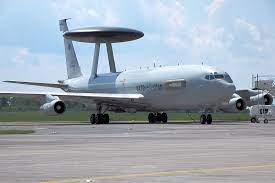 Das radar wird üblicherweise von flughäfen und militärischen aufklärungsanlagen genutzt, um flugobjekte aktiv die von flightradar24 eingesetzte technik ist nicht nur auf flugzeuge beschränkt. Awacs Radarflugzeug Flugzeug Luftfahrt Drohnen
