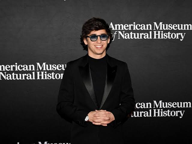 marcello hernandez height
