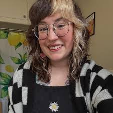 Nicole Linscott's Instagram, Twitter & Facebook