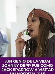 Johnny Depp como Jack Sparrow visita a niños en hospital