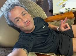 Robert Dimmick's Instagram, Twitter & Facebook