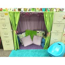 A Gorgeous Reading Nook From A First Grade Teacher In Kansas Classroom Design School Classroom Classroom Arrangement