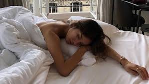 حبيبي بسرعه حاول ترضيها وتريحها بزبك اللي بتموووت فيك قالي تأمريني حبيبتي راح اراضيها واتمنى اراضيها طول العمر فديتك وفديت طيزك اللي جننت زبي فيها وبدأ بإخراج زبه. ÙƒÙŠÙ ØªÙ†Ø§Ù… Ø¨Ø³Ø±Ø¹Ø© ÙˆØ¨Ø¹Ù…Ù‚ ÙÙŠ Ù¥ Ø®Ø·ÙˆØ§Øª