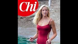 Ora ci si attacca al freddo, gelido gesto non immediatamente ricambiato di voler dare la mano, l'empatia è proprio una cosa difficile, vero? Chi E Olivia Paladino Eta Figli Altezza Della Compagna Di Giuseppe Conte