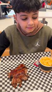 Pulled up to Biggs Ribs and they did not disappoint 🤌 From the loaded  brisket mac & cheese to the cornbread… then the beef ribs? Yeah, they  really know food. 📍 Brampton —