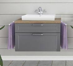 Der waschtisch der bereich hinter den türen lässt sich als zusätzlicher stauraum nutzen, um zum beispiel pflegeutensilien oder handtücher unterzubringen. 7 Badmobel Alternativ Ideen Bad Waschtisch Waschtischunterschrank