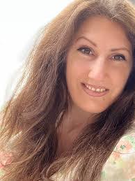 Tara Veach's Instagram, Twitter & Facebook