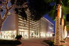 Highland Village Was Built Nearly 50 Years Ago To Serve The Surrounding Exclusive Neighborhoods Located Nea Highland Village Houston Highland Village Village