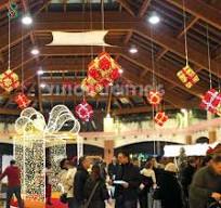LED 3D Gift Box Motif Light with Garland for Shopping Mall Holiday Decoration
