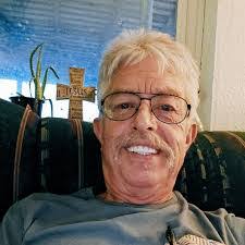 Howard Harvey's Instagram, Twitter & Facebook