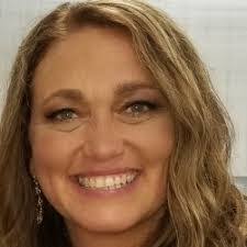 Alicia Knutson's Instagram, Twitter & Facebook