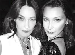 One of the top models of the 80's and 90's, carla has made a name for herself as a singer and actress as well. Quand Carla Bruni Pose Avec Sa Fille Cachee Bella Hadid Afriquemidi Com