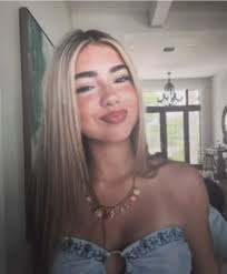 Scarlett 2022 Blonde Girl