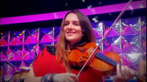 Les candidats chantent en karaoké avec un orchestre live, et un public dans une ambiance exceptionnelle. Quelques Souvenirs De Karen Notre Violoniste Dans Noplp 29 05 2018 Youtube