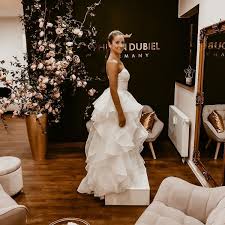 Скачай adele hello (live 2017) и adele send my love (to your new lover 2016). Brautkleid Mit Vollants Mehrteiliges Hochzeitskleid Weddingdress Mit Spitze Brautmode Braut Hochzeitskleid