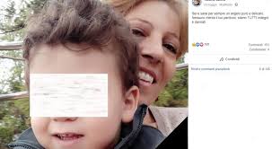 Novara, dolore ai funerali del piccolo Leonardo ucciso di botte. La nonna:  «Sei un martire»