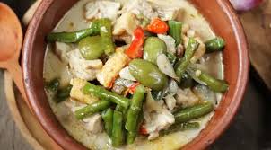 Panaskan 2 sdm air masukkan bawang merah, bawang putih, cabe dan daun jeruk, aduk sampai tidak banyu langu. Resep Cara Memasak Sayur Lodeh Tanpa Santan Tetap Gurih Lifestyle Fimela Com