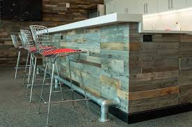 Construire en bois c'est : Faire Un Bar En Palette Pour Creer Un Espace De Vie Plus Convivial