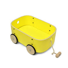 Conecta esta última a la botella de plástico. Carro Lupe Amarillo Roda