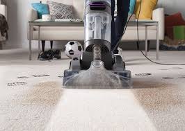 Halının üzerinden yalnızca bez ve deterjanla silmek, tozun altta sıkışmasına neden olacak ve gerçek bir temizlik sağlamayacaktır. Hali Nasil Yikanir Hali Yikamanin Puf Noktalari Resim 1