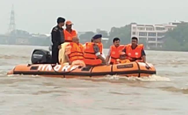 सीएम योगी आदित्यनाथ ने वाराणसी सहित कई इलाकों में बाढ़ के हालात का जायजा लिया | CM Yogi Adityanath took stock of the flood situation in many areas including Varanasi - NDTV India