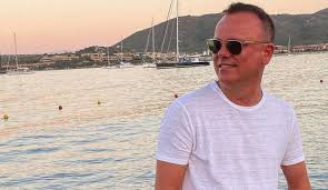 Lo scoop riguardo a questa nuova relazione di gigi d'alessio sarebbe arrivato nel febbraio del 2021, grazie a il mattino, conquistando in pochissimo tempo i principali portali di cronaca rosa di tutto il paese. Gigi D Alessio Nuova Fidanzata Prima Elogiata Poi Sparita Le Indiscrezioni