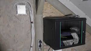 Fertig Angeschlossener Netzwerkschrank Serverschrank Http Plattenheber Org Netzwerkverkabelung Haus Ti Netzwerk Verkabelung Netzwerk Einrichten Verkabelung