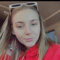 Alyssa Kastner's Instagram, Twitter & Facebook