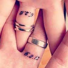 Finger Date Tattoo Date Tarih Yuzuk Parmagi Dovmesi Sevgililer Icin Date Tattoos Dovme Eslesen Dovmeler