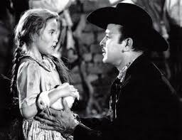 Angélica María y Pedro Infante en la película "Los Gavilanes" (1956).🎥 El día de hoy la "Novia de México" está cumpliendo 77 años de edad.❤️ Felicidades!!🎉 . . . @angelicavaleoriginal #pedroinfante #infantistas #